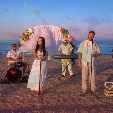 Random Band lansează „E ireal”, o piesă sensibilă dedicată momentelor unice din viață
